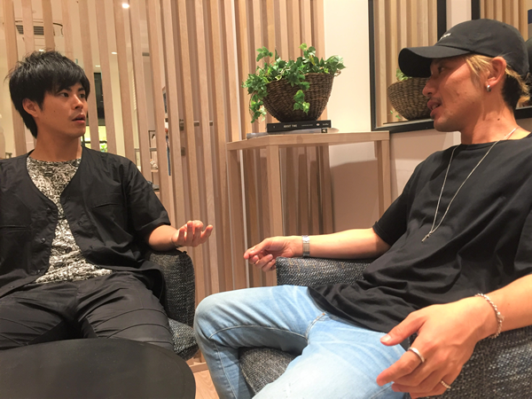 対談様子の様子 海外でのライブ